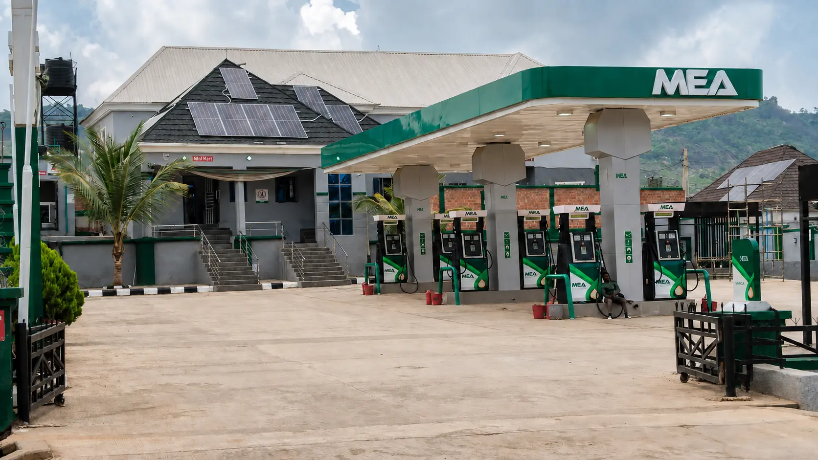 MEA station with solar-powered mini mart and pump islands
